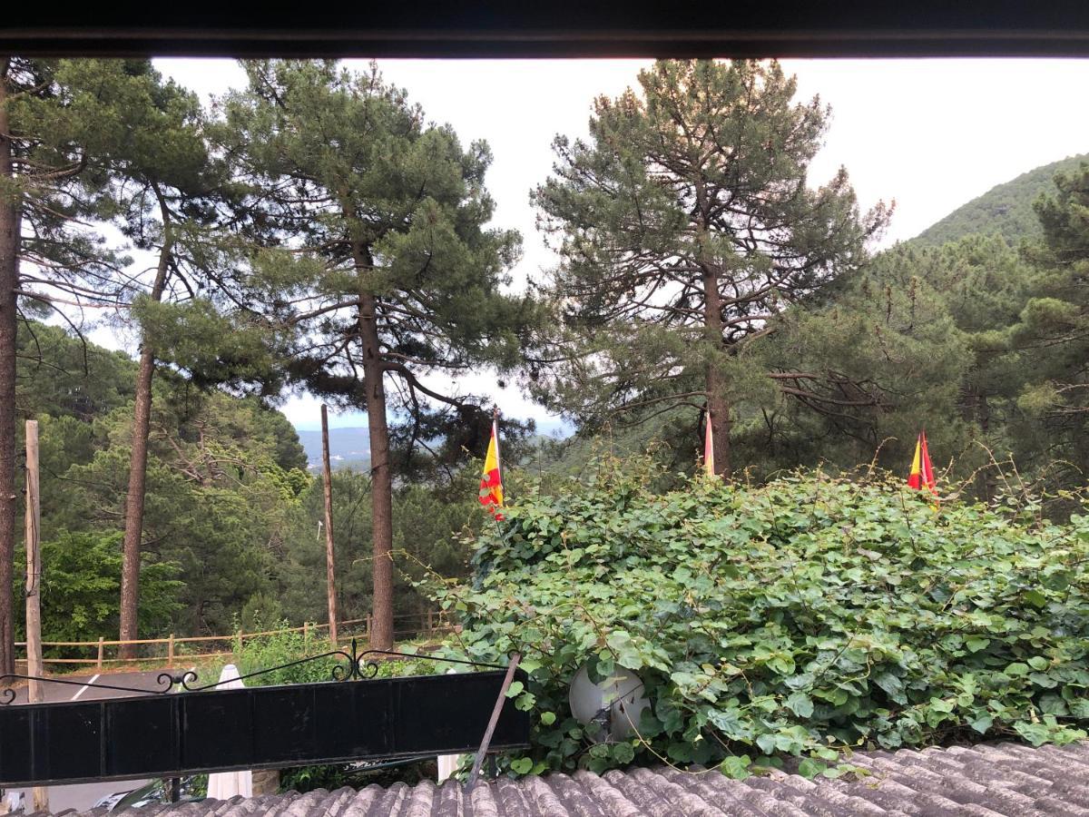 Hostal-Restaurante Fogon De Gredos กิซานโด ภายนอก รูปภาพ