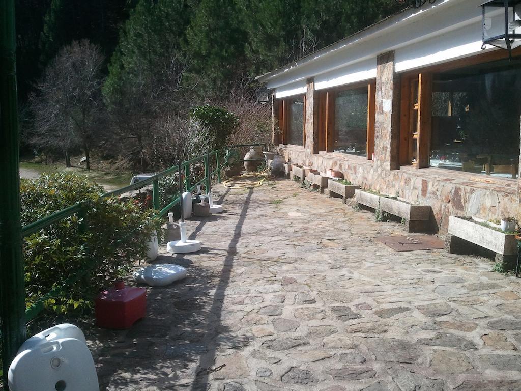 Hostal-Restaurante Fogon De Gredos กิซานโด ภายนอก รูปภาพ