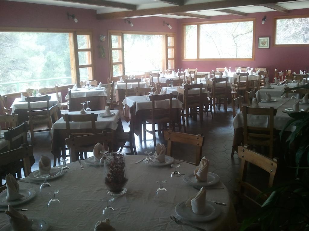 Hostal-Restaurante Fogon De Gredos กิซานโด ภายนอก รูปภาพ
