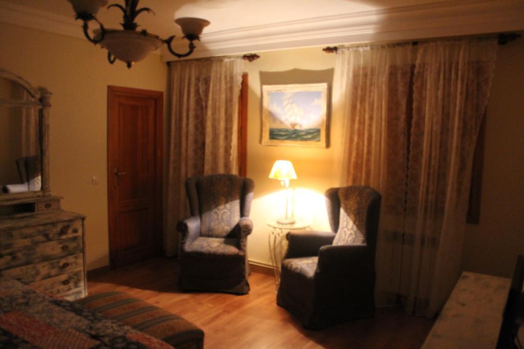 Hostal-Restaurante Fogon De Gredos กิซานโด ภายนอก รูปภาพ