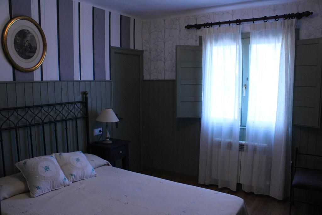 Hostal-Restaurante Fogon De Gredos กิซานโด ภายนอก รูปภาพ